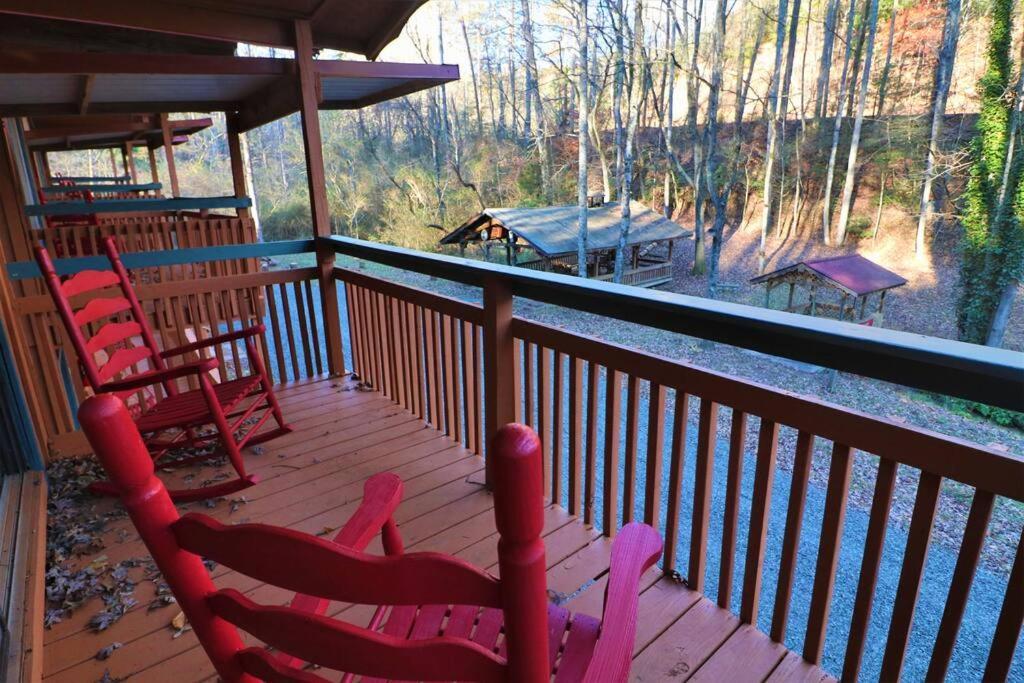 Amazing Cabin Fireplace And Stream #11 Helen Εξωτερικό φωτογραφία