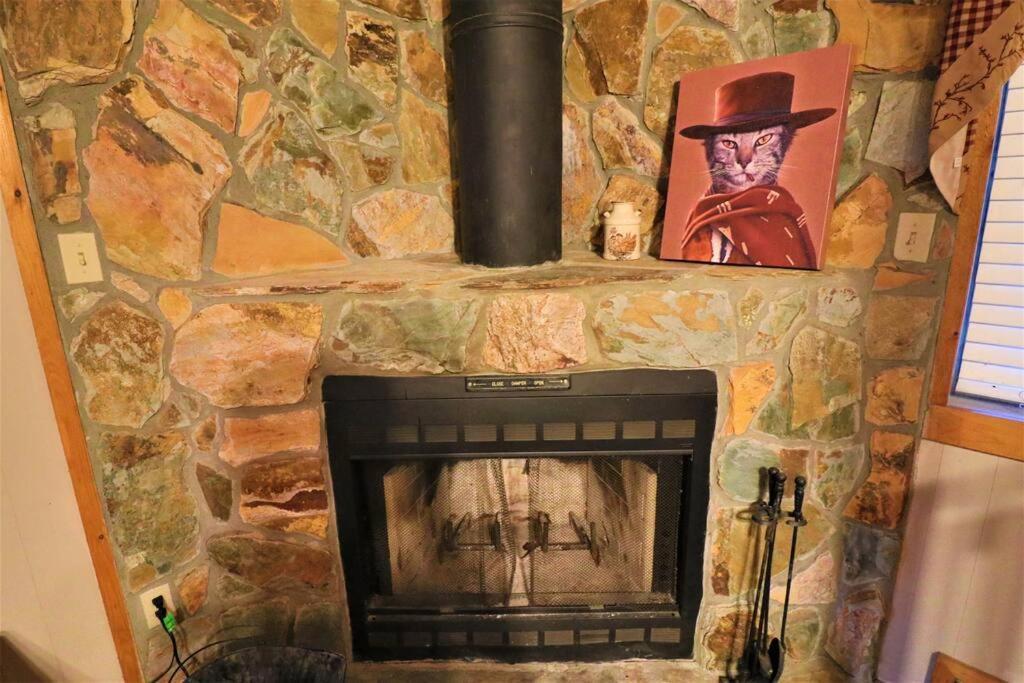 Amazing Cabin Fireplace And Stream #11 Helen Εξωτερικό φωτογραφία