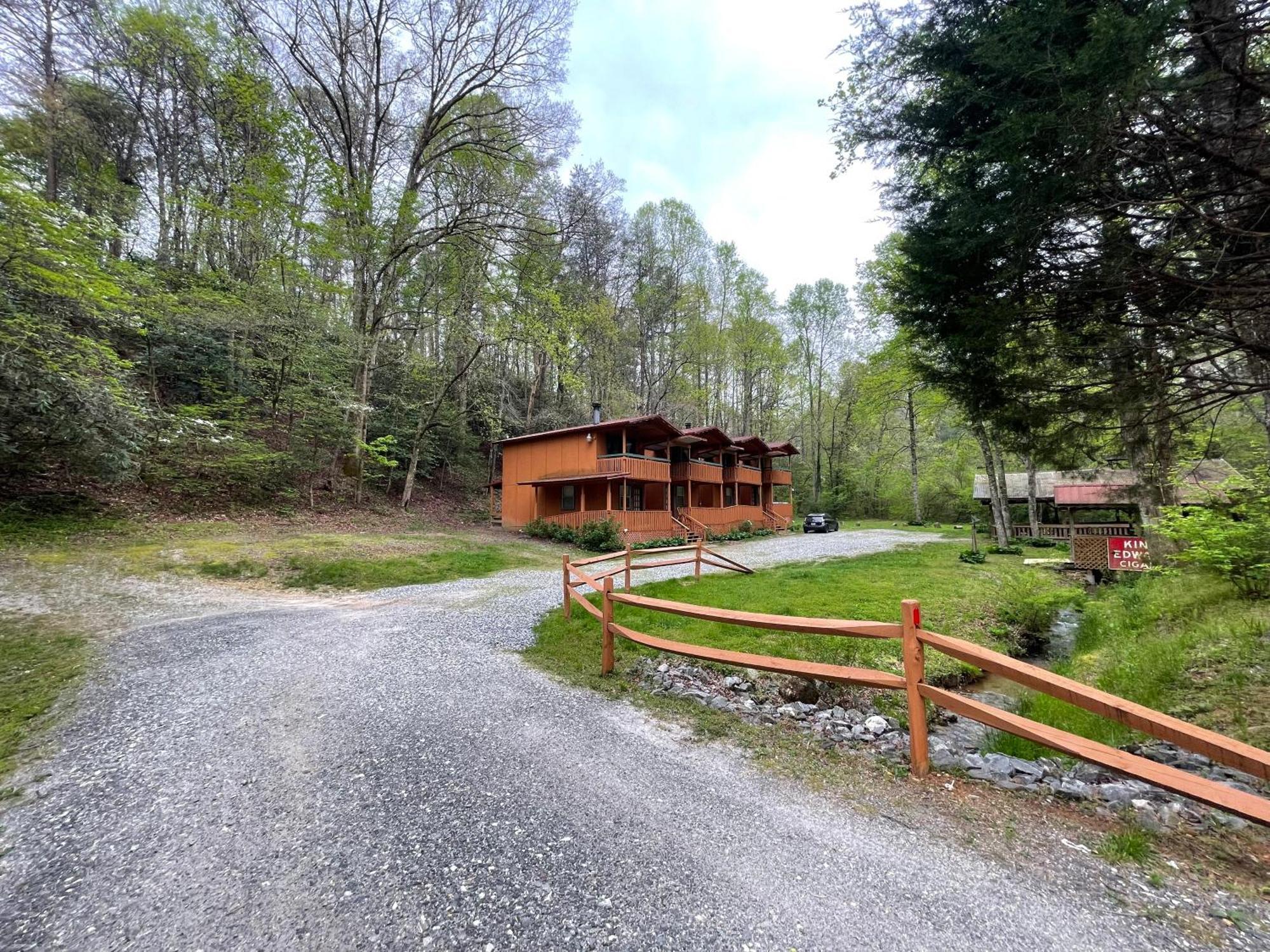 Amazing Cabin Fireplace And Stream #11 Helen Εξωτερικό φωτογραφία